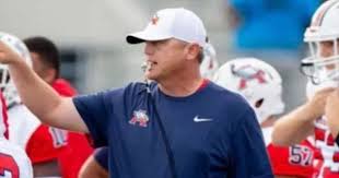 Longtime Texas high school football coach to retire after 21 seasons