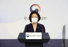 매출 감소 등에 대해 별도 증빙서류를 낼 필요는 없다. Q A ì†Œìƒê³µì¸ ë²„íŒ€ëª© ìžê¸ˆ ìƒˆí¬ë§ìžê¸ˆê³¼ ì°¨ì´ì ì€ ì•„ì£¼ê²½ì œ