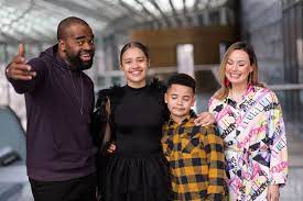 All the news you should know about art & culture in the world. Sara Egwu James Z Rodzicami I Bratem W Pytaniu Na Sniadanie Zdjecia Pudelek