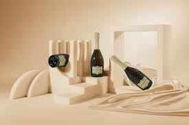 The organic and vegan sweet moscato sparkling wine of the so easy line is one of the trendiest wines in our range. Home M Use
