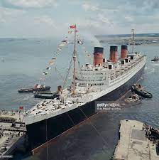 View Of Cunard Ocean Liner Rms Queen Mary Being Assisted By Various Cunard Ships Cunard Cunard Cruise