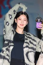 Like / reblog if u save; Miyeon Cho Miyeon Cube Entertainment G Idle G Idle Gidle Idle Korea Kpop Hd Mobile Wallpaper Peakpx