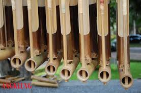 Hasapi sering disebut sebagai kecapi batak karena bentuknya mirip dengan kecapi khas sunda. 11 Alat Musik Tradisional Khas Jawa Barat Salah Satunya Angklung Dan Calung Aneka Budaya Indonesia