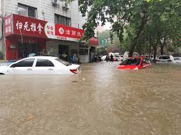 2021年7月河南暴雨，是指2021年7月17日以来中华人民共和国 河南省 郑州、漯河、开封、新乡等地暴发的持续性强降水天气。 其中郑州最大小時雨量（201.9毫米）和24小时雨量（622.7毫米）均打破了该市气象台1951年设立以来的纪录 。 暴雨使鄭州地鐵5號線发生12人遇难的淹水事故 。 Xjryb6y Hx0wfm