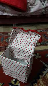 Bulasik Deterjan Kutusu Eski Bir Gecelik Yapistirici Ve Maasla Yaptik Gecelikler