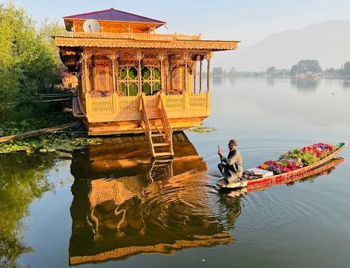 Nagin Lake at Dawn
