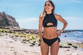 Portuguese television personality known for hosting shows like episódio especial, fama show, and o mundo de carolina. Tbndwpmrhklg M