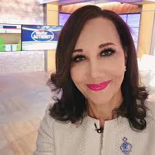 Lori Pinson's Instagram, Twitter & Facebook