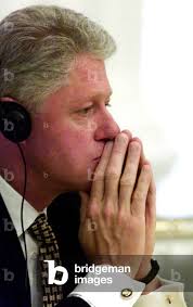 Image of U.S.PRESIDENT BILL CLINTON LISTENS TO REPORTERS IN MOSCOW,  1998-09-02 (photo)
