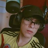 Laura Wiesner's Instagram, Twitter & Facebook