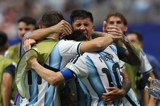 Argentina perdía 2 a 0 ante Egipto, lo dio vuelta en 12 minutos y se metió