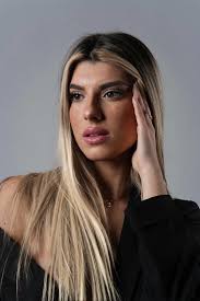 Te comía a besos desde los tobillos hasta la nuca… en vez de ¿tu marido y  los niños, bien?