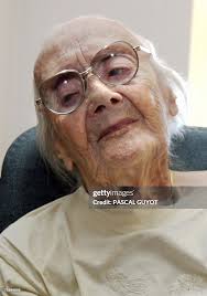 Marie-Simone Capony pose, 22 August 2006 at home in Cannes, south... News  Photo