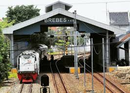 .pak imron berkesempatan merevisit perlintasan kereta api desa klampok brebes. Stasiun Brebes Info Jadwal Kereta Api Stasiun Brebes Api Kereta Fotografi Perjalanan