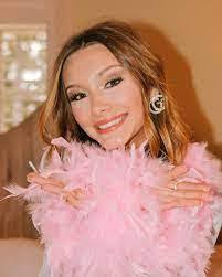 Jenna Warlick's Instagram, Twitter & Facebook