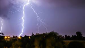 Na mapie zaznaczono miejsca zarejestrowanych wyładowań atmosferycznych z ostatnich dwóch godzin. Pogoda Gdzie Jest Burza Imgw Ostrzega Przed Burzami I Porywistym Wiatrem Mozliwy Grad Radar Burz