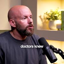 This week, I've teamed up with my friends at Kettle & Fire Bone Broth to  share a delicious recipe and giveaway. This vibrant gazpacho recipe is a  refreshing way to serve up