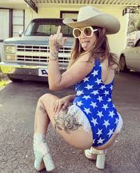 Sierra Ferrell - Free pics, galleries & more at Babepedia