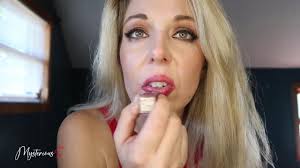 TEASER - Obtenez votre rouge à lèvres et apprenez à sucer une bite comme  Mistress le fait