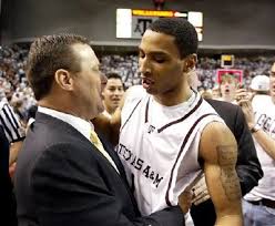 Acie law iv — acie law acie law iv (1985 ) est un joueur américain de basket ball drafté en law (disambiguation) — law is a set of norms, which can be seen both in a sociological or in a. Acie Law Iv Learns From Gillispie In New Role On Sidelines Texas A M Theeagle Com