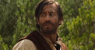 His life turns upside down after he answers a call from a kidnapped woman and must battle his inner demons in order to save her. Jake Gyllenhaal Em The Guilty Da Netflix Magazine Hd