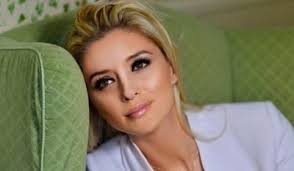 MARR MESAZHE POSHTËRUESE…”/ Alketa Vejsiu i thotë të gjitha në kopertinën e  revistës britanike