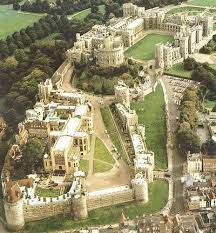 Windsor Castle Uk The Biggest House In The World Windsor Castle London Beautiful Castles Castle