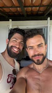 El Armando haciendo uso de sus facultades artísticas para convencerme de  que invite la cena 😂, Parece chiste 😂 pero es anécdota 🙄., #humor  #comedia #parejas #parejasdivertidas