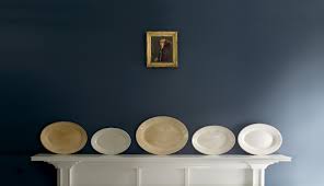 This shade of white can work for trims, doors. Paletes Xrwmatwn Benjamin Moore