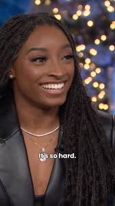 Dead, dying, deceased ☠️ @kellyclarkson @simonebiles #newyorkpilates  #feelyourself