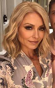 Who Made Kelly Ripa S Gray Floral Wrap Dress Outfitid Medium Hair Styles Kelly Ripa Hair Cool Hairstyles