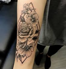 See more of carré blanc sur fond noir on facebook. 100 Tatouages Rose Pour Femme Tatouez