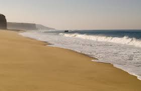 A polícia judiciária de setúbal procedeu esta noite à reconstituição da tragédia que causou a morte de seis jovens universitários na praia do meco, com base em informações do. Praia Do Meco Sesimbra Lisbon And Around Beaches Portugal Travel Guide