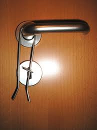 Der schlüssel steckt von innen, das schloss lässt sich von außen nicht reden. Schlusselsperre Verhindert Ungewunschtes Offnen Einer Ture Wenn Der Schlussel Innen Steckt