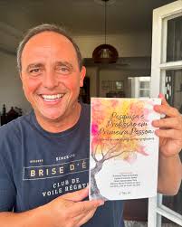 A recomendação de leitura deste domingo recai sobre o robusto livro (642  páginas) “Pesquisa e Profissão em Primeira Pessoa: histórias de vida de  professoras e professores” (São Carlos, @pedroejoaoeditores, 2024),  organizado por