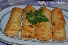 hatice mutfakta kasar peynirli sucuklu borek gida yemek kuru pastalar