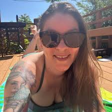 Please help me welcome AMBER to the Bravenly fam!!! Amber Dawn Tindell is a  licensed trauma therapist with a heart for helping people heal, grow and  thrive and now she's bringing that