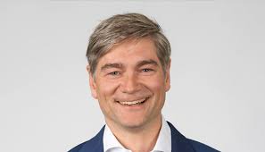 Oliver Wyman promotes René Fischer to financial services leader