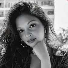 4 מצרכים כמה דקות של עבודה ומתחסלים בשנייה! כדורי קוקוס מעלפים מי בא לו? 😍  המתכון המלא יעלה בתגובות