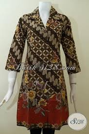 Desain lengan dan juga pluit samping dan chinese collarnya menambah keanggunan dan sisi elegan dalam gaya busana anda. Baju Batik Motif Klasik Desain Modern Dress Batik Masa Kini Yang Mampu Membuat Wanita Tampil Keren Dan Elegan Dr2515p M Toko Batik Online 2021