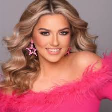 Jeanie Ackerman's Instagram, Twitter & Facebook