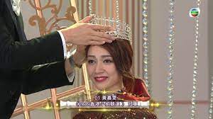 Jun 16, 2021 · 今年「香港小姐競選」今日（16日）進行第二輪面試，說好的「東涌羅浩楷」霍韻璇未有現身，相反林作的女友裕美就自稱「奴隸」，代林母陪「情敵」霍穎璇淡定到場。大熱的carina、王婳婳和陳聖瑜都變裝示人，狀態繼續大勇，相信入準決賽的機會都相當大。 é¦™æ¸¯ã®ãƒŸã‚¹ã‚³ãƒ³ãƒ†ã‚¹ãƒˆãŒæ¬¡ã€…ä¸­æ­¢ã« ãƒŸã‚¹ãƒ´ã‚¡ãƒ¼ã‚¸ãƒ³æ—¥æœ¬ã‚³ãƒ³ãƒ†ã‚¹ãƒˆ 2021 å‹Ÿé›†