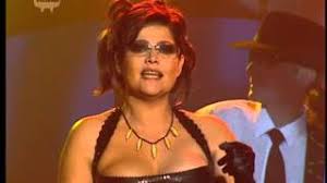 Zpěvačka, která svého času prohlásila „nenechám si v rámci plošného testování šťourat v hlavě špejlí, se vymezila jak proti covidovým pasům, tak proti očkování. Superdivasworld