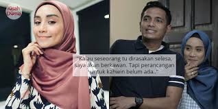 Hampir 40 Tahun Tapi Masih Solo Sofi Tak Kisah Berkawan Dengan Suami Orang In 2020 Fashion