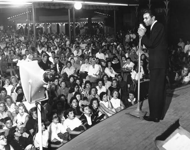 Johnny Mathis, the 'voice of romance,' is coming to Newport News' Ferguson Center – The Virginian-Pilot