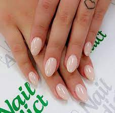 Long slender fingers look great with pointed or oval nails while short thick fingers are more flattered by a square or squoval nail. 20 Short Oval Nails
