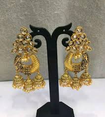 Black And Gold Jewelry Stand Pin On Earrings