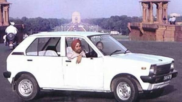 History | 1983 Prime Minister Mrs. Indira Gandhi hands over the keys of India's first Maruti 800 to its first customer, Mr. Harpal Singh, marking the beginning of a new era in