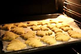 Biscuits De Noel Orange Miel Cannelle Maman Nougatine Biscuit De Noel Recette Sables De Noel Biscuit Sable Noel