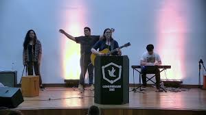 Aquieta de todo o meu coração, não queria me importar mas a mesmas a mesma oração tanto tempo venho orar não é que eu duvide deus nem cansei de esperar é que o silêncio as vezes. Ministerio Zoe Aquieta Minh Alma Video Oficial Youtube